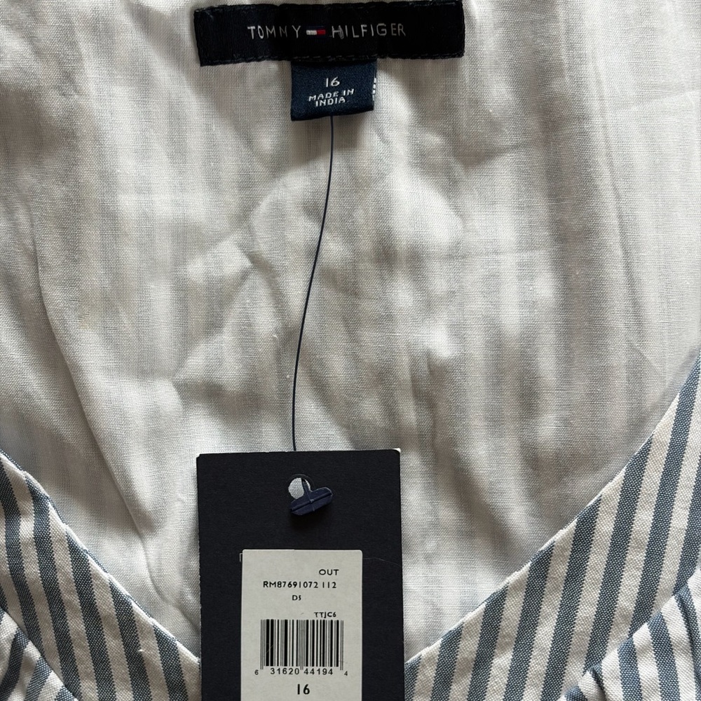 New Tommy Hilfiger seersucker sleeveless v-neck ruffle dress - Picture 3 of 3